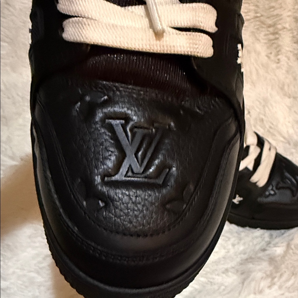 Louis Vuitton Black Leather Sneakers with White Laces - Picture 11 of 14